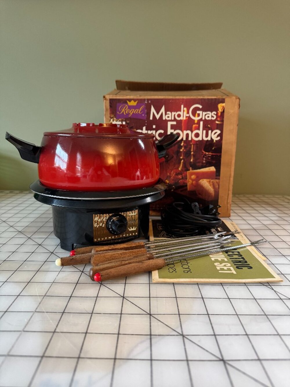 Vintage Regal Mardi Gras Electric Fondue Set Red Complete Tested w Box